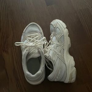 Asics 1130 white/cream size 6 1/2